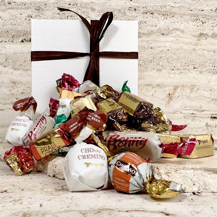 Lyxig chokladblandning - 300 gram i präglad vit ask
