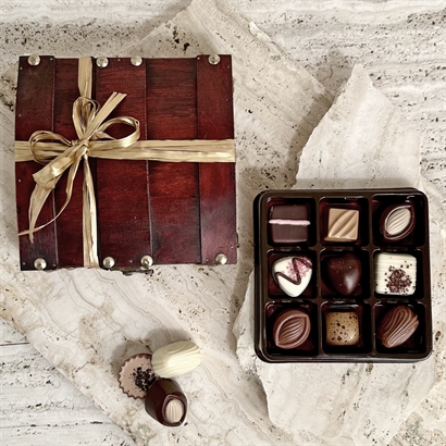 Dansk och Belgisk Lyx Dessertchoklad - 9 st. i Sagolikt Träskrin