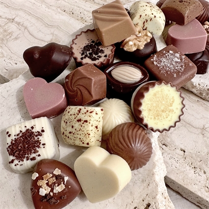 Dansk och Belgisk Lyx Dessertchoklad - 9 st. i Sagolikt Träskrin
