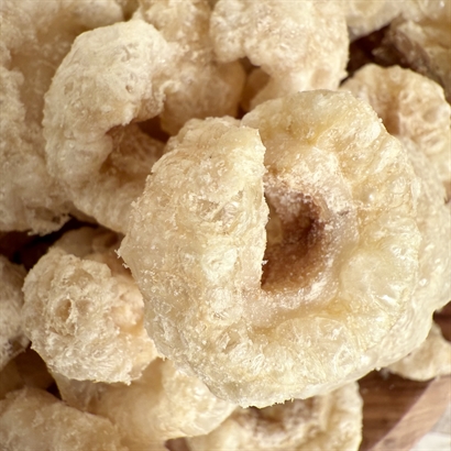 Jättestor julkorg med allt vad hjärtat begär. Delikatesser vin, portvin, delikatesser, lakrits och choklad