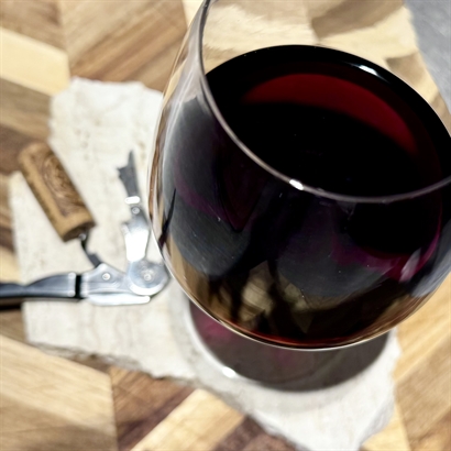 Bambulåda med Tapas kit spansk röd & vitvin och delikatesser