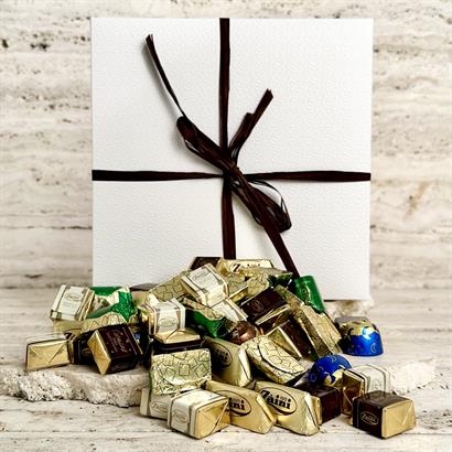 Italiensk chokladpassion i präglad vit ask – 650 gram
