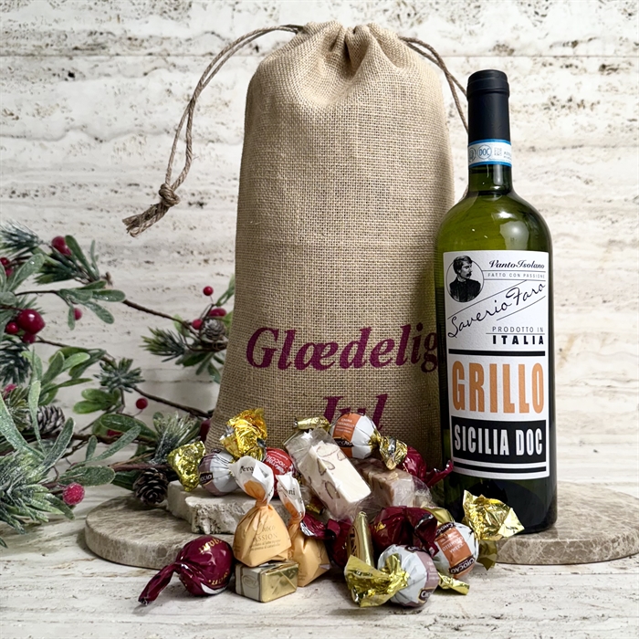 Julpåse med 1 flaska Siciliansk vitvin och 250 gram lyxig chokladblandning.