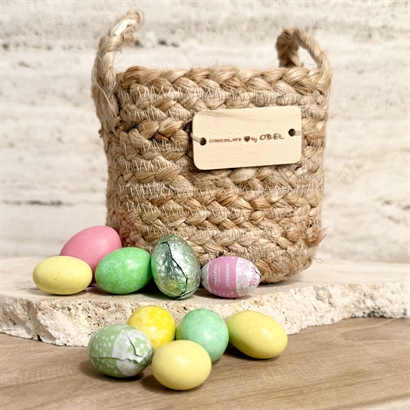 Korg i jute med Lyxig Påskblandning 300 gram