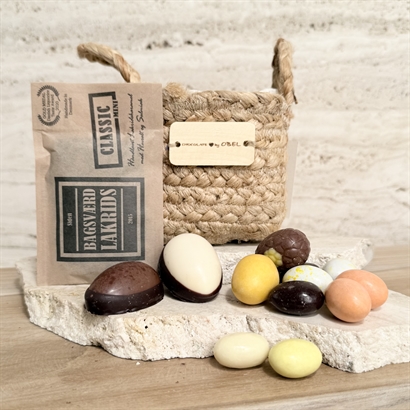 Påskgåva i juteskål – Påskägg, Bagsværd lakrits och Påskblandning