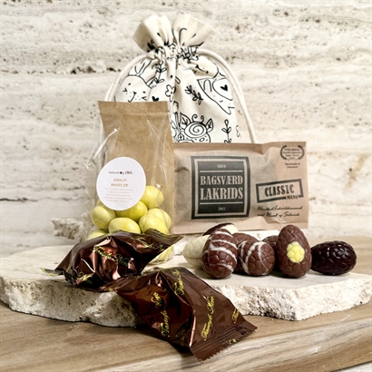 Ekologisk påse med påsktryck - Belgiska påskägg, Amalfimandlar, Bagsværd lakrits och chokladtryfflar
