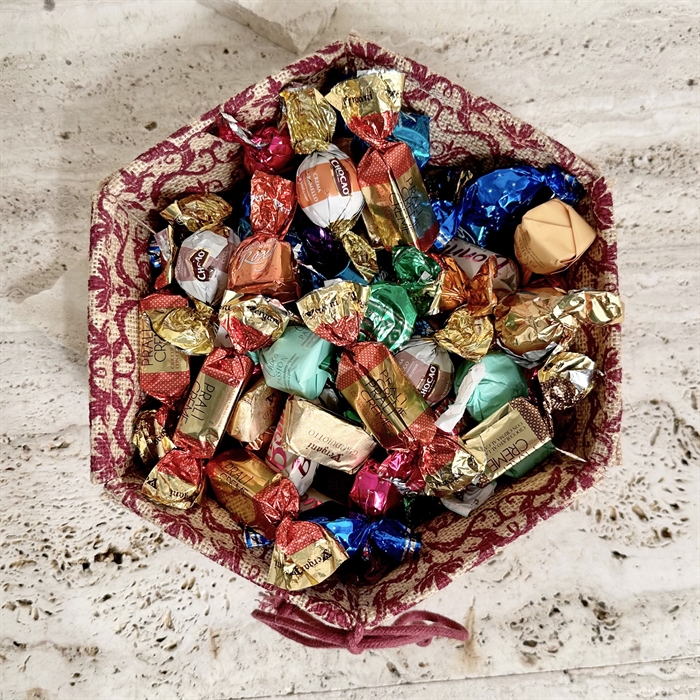 Julkurv i sisal & 600 gram lyxchokladblandning
