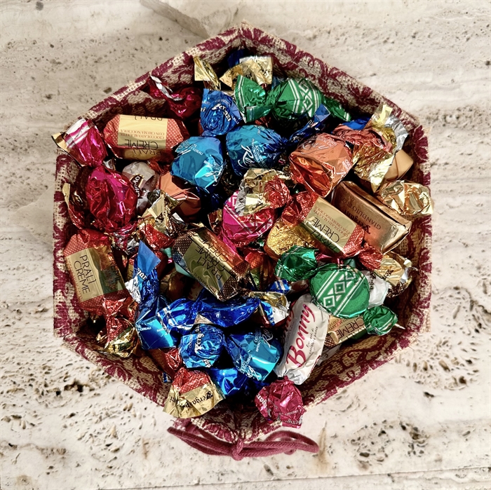 Julkurv i sisal & 800 gram lyxig chokladblandning