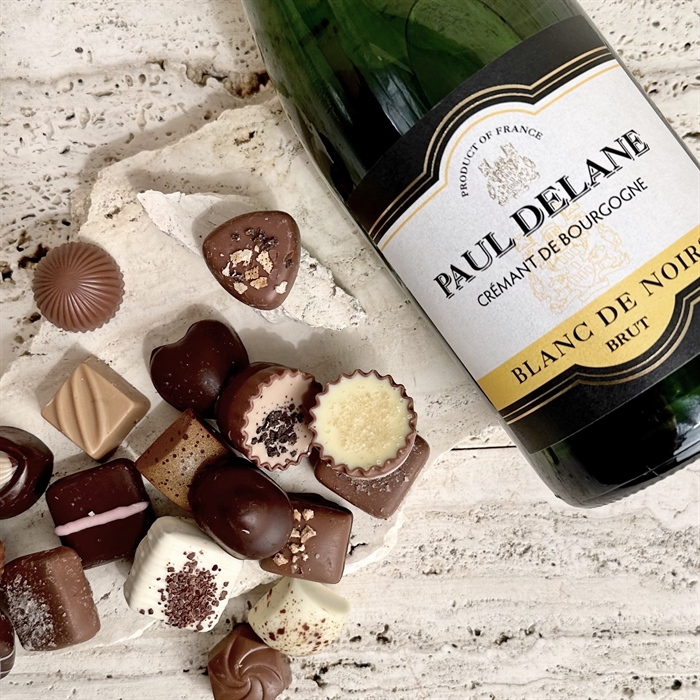 Trälåda med Cremant och 18 bitar Lyxig dessertchoklad