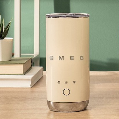 SMEG Kaffemaskin. Italiensk toppkvalitet - 2 färger - Rekommenderat pris 1999,-
