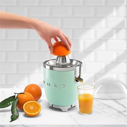 SMEG Citruspress. Italiensk toppkvalitet - 4 färger - Rekommenderat pris 1499,-