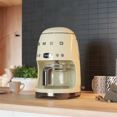 SMEG Kaffemaskin. Italiensk toppkvalitet - 2 färger - Rekommenderat pris 1999,-