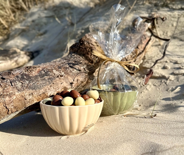 Bloomingville keramikskål med Italienska Lyx Chokladmandlar - Sommarpresent