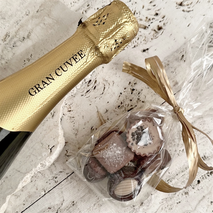 Vackert träskrin med Italiensk Spumante och 9 bitar Lyxig dessertchoklad